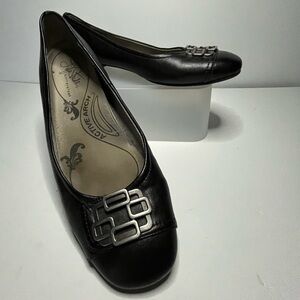 Life Stride Black Active Arch Black Flat size 8.5